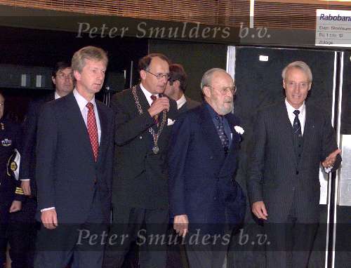 7 oktober 2000 Apeldoorn 
1 e Oficele optreden van Prins Bernhard na de zoveelste operatie