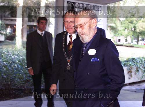 7 oktober 2000 Apeldoorn 
1 e Oficele optreden van Prins Bernhard na de zoveelste operatie