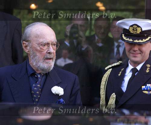 7 oktober 2000 Apeldoorn 
1 e Oficele optreden van Prins Bernhard na de zoveelste operatie