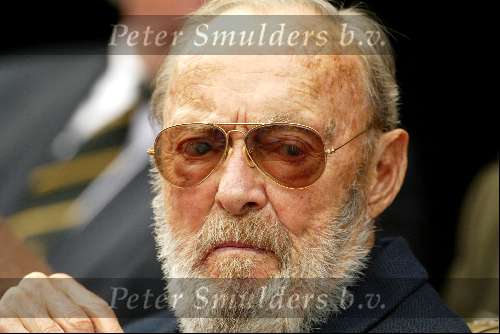 Best 16 september 2002
Prins Bernhard op bezoek in het oorlogsmuseum