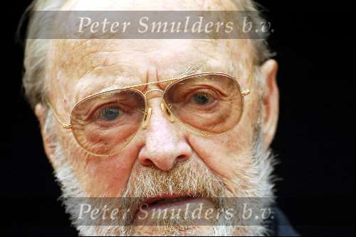 Best 16 september 2002
Prins Bernhard op bezoek in het oorlogsmuseum