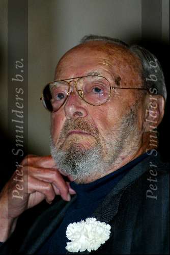 Amsterdam20 juni 2003
Prins Bernhard buit uitreiking van de zilveren anjers in het paleis op de dam