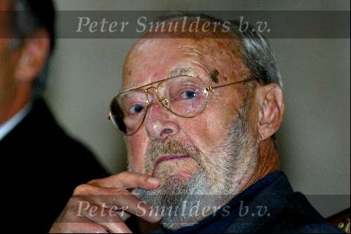 Amsterdam20 juni 2003
Prins Bernhard buit uitreiking van de zilveren anjers in het paleis op de dam