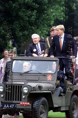 Soestdijk 27 juni 2001
Prins Bernhard en Prins Willem Alexander bij het defile  op soestdijk.