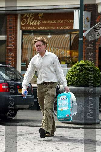 Amsterdam 5april 2003
Prins Bernhard jr met pampers