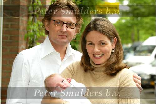 Amsterdam 8 juni 2002
Prins Bernhard jr en Prinses Annette Sekrev met hun dochtertje Prinses Isabella