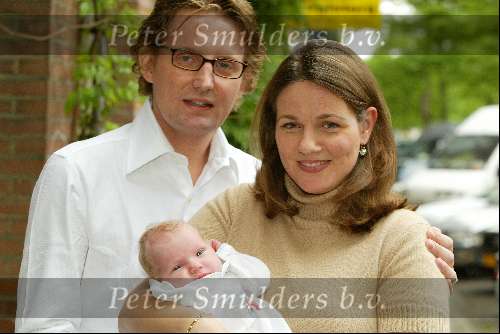 Amsterdam 8 juni 2002
Prins Bernhard jr en Prinses Annette Sekrev met hun dochtertje Prinses Isabella