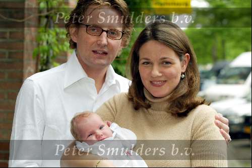 Amsterdam 8 juni 2002
Prins Bernhard jr en Prinses Annette Sekrev met hun dochtertje Prinses Isabella