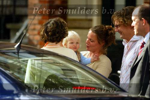 Amsterdam 15 september 2003

 prinses margriet op bezoek bij prins bernhard prinses Annette en prinses Isabella

Peter Smulders bv