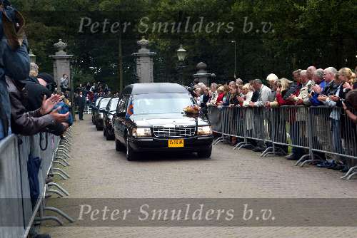 Den Haag 7 oktober 2002
Lijkwagen met Prins Claus bij aankomst op Huis ten Bosch