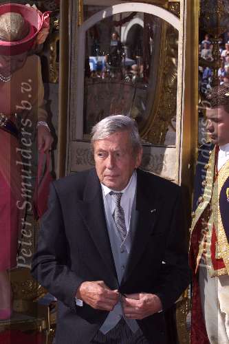 Den Haag19 september 2000
Prinsjesdag met Koningin Beatrix, Prins Claus verlaten de Gouden Koets