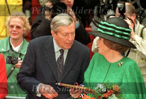 Koninginnedag, 1998
Koningin Beatrix met Prins Claus