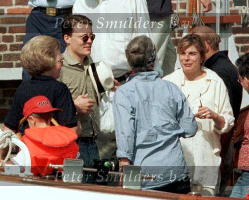 10 mei 1998
Prins Constatijn met zijn vriendin Prinses Laurentien op bezoek bij de Groene Draeck en koningin Beatrix