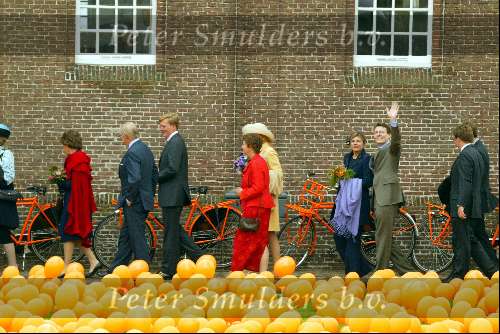 Meppel 30 April 2002
Koninginnedag 2002
Prins Constatijn met Prinses Laurentien Prins willem alexander Pieter v Vollenhoven en Prinses Margriet