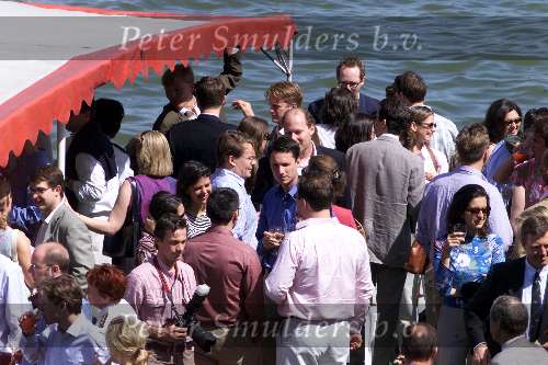 Amsterdam13 mei 2001
Prins Constatijn en Laurentien Brinkhorst varen met radarboot Kapitein Kok en hun vrienden.
Prins Friso
Maxima en Prins Willem Alexander.