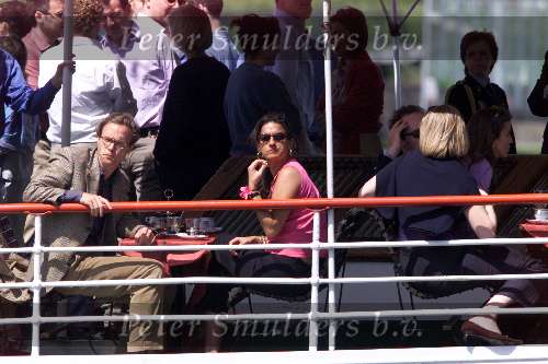 Amsterdam13 mei 2001
Prins Constatijn en Laurentien Brinkhorst varen met radarboot Kapitein Kok en hun vrienden.
Prins Jaime met vriendin