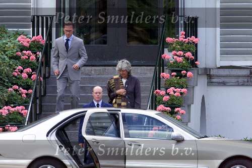 Soestdijk 29 juni 2001
Prins Bernhard viert zijn 90e verjaardag.
Prins Jaime en en vriendin van de prins.