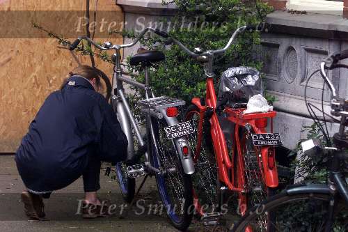 Amsterdam 16 april 2001
Prins Maurits bij z\\\'n fiets