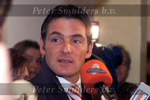Amsterdam 18 april 2001
Prins Maurits gaat zijn dochtertje Anna aangeven bij de burgerlijke stand.