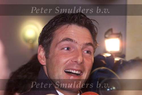 Amsterdam 18 april 2001
Prins Maurits gaat zijn dochtertje Anna aangeven bij de burgerlijke stand