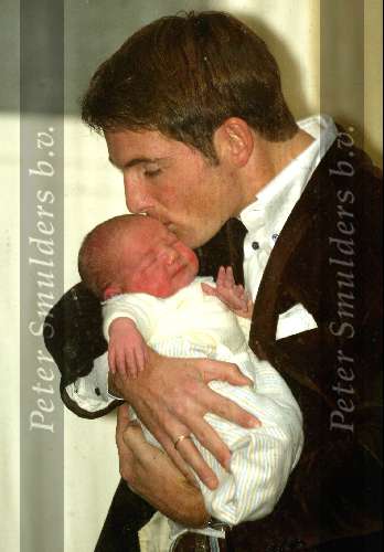 Amsterdam 27 oktober 2002
Prins Maurits met baby Lucas