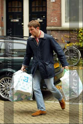 Amsterdam 27 oktober 2002
Prins Maurits met plastic tassen