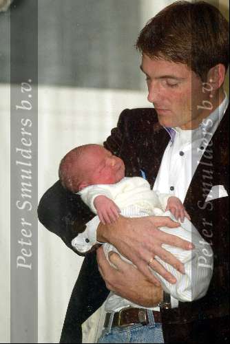 Amsterdam 27 oktober 2002
Prins Maurits met baby Lucas