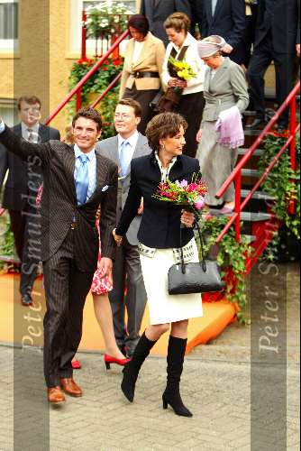 Wijhe en deventer 30 april
Koninginnedag  prins friso prins constantijn prinses laurentien n Prinses Margriet Prinses Marilene Prinses Annette prins floris en prins Pieter Christiaan en Prins Bernhard jr