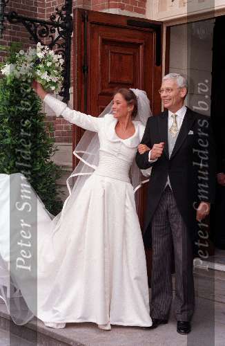 Apeldoorn, 30 Mei 1998 Trouwen Prinses Marilene en Prins Maurits. Hier samen met haar vader oud minister v d Broek