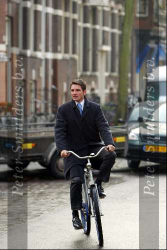 Amsterdam 30 oktober 2002
Prins Maurits gaat op de fiets Lucas aangeven