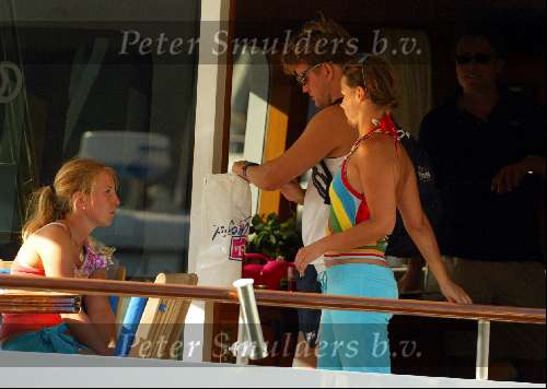 Porto ercole 20 juli 2003
Varen met jumbo VI
Prins pieter Christiaan en vriendin Anita