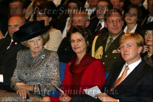 Tilburg 21 november 2002
Koningin Beatrix en Prins Willem Alexander bij