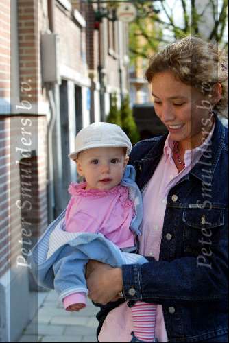 Amsterdam 3 april 2002
Prinses Marilene met dochtertje Prinses Anna