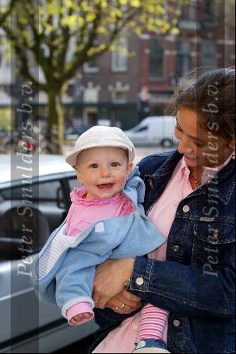 Amsterdam 3 april 2002
Prinses Marilene met dochtertje Prinses Anna