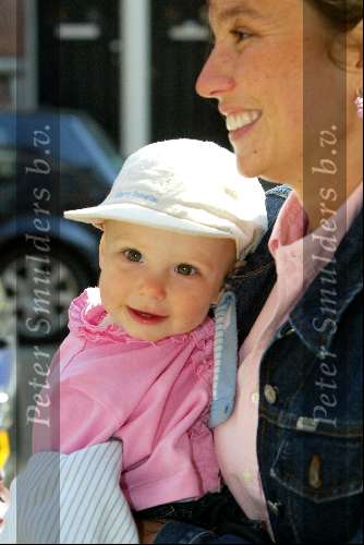 Amsterdam 3 april 2002
Prinses Marilene met dochtertje Prinses Anna