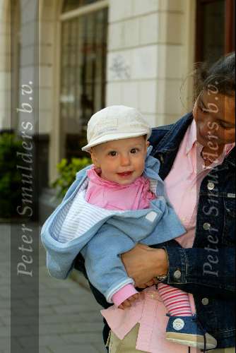 Amsterdam 3 april 2002
Prinses Marilene met dochtertje Prinses Anna