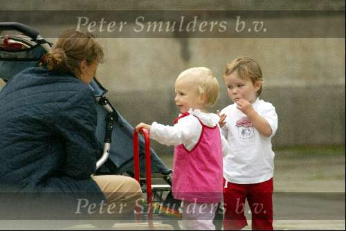 Amsterdam 7 augustus 2002
Prinses Marilene met dikke buik en Prinses Anna