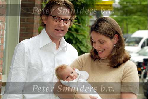 Amsterdam 8 juni 2002
Prins Bernhard jr en Prinses Annette Sekreve met hun dochtertje Prinses Isabella