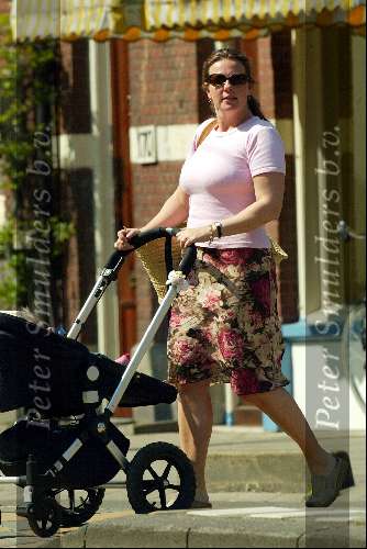 Amsterdam 17 april 2003
Prinses Annette achter kinderwagen