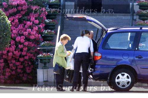 30 april 1999
Prinses Christina samen met haar dochter Prinses Juliana bij aankomst paleis Soestdijk