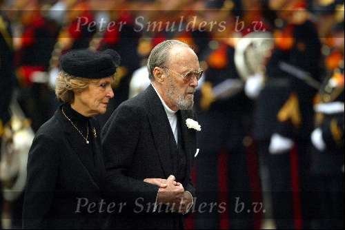 Delft 15 oktober 2002
Begrafenis Prins Claus.
Prinses Irene met Prins Bernhard