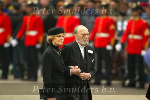 Delft 15 oktober 2002
Begrafenis Prins Claus.
Prinses Irene met Prins Bernhard