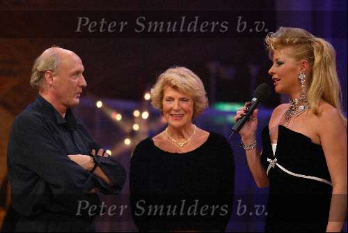 Amsterdam 21 december 2001
Uitreiking van de Rembrandt awards in de beurs van Berlage.
Herman v Veen en Prinses Irene en Manuela Kemp