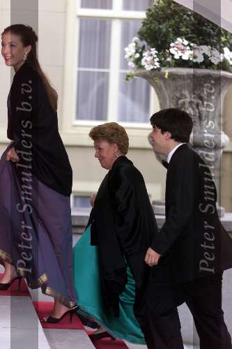Den Haag 18 mei 2001
Koningen bal op paleis Noordeinde.
Prinses Juliana met haar moeder Prinses Christina en haar zoon