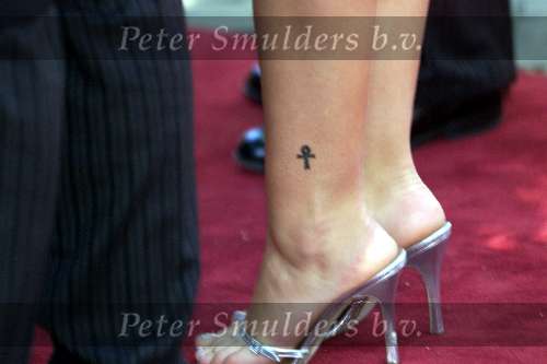 Den Haag 19 mei 2001
Tattoeage prinses Juliana op hoge hakken