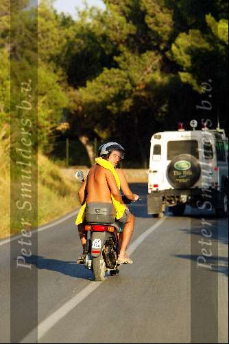 Porto Ercole 20 juli 2003
Prinses Juliana met haar vriend gimo (hij komt uit Libanon)
op de scooter