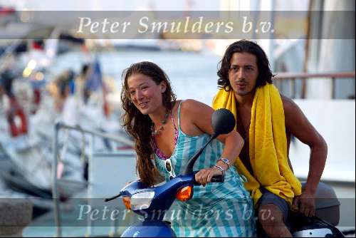 Porto Ercole 20 juli 2003
Prinses Juliana met haar vriend gimo (hij komt uit Libanon)
op de scooter