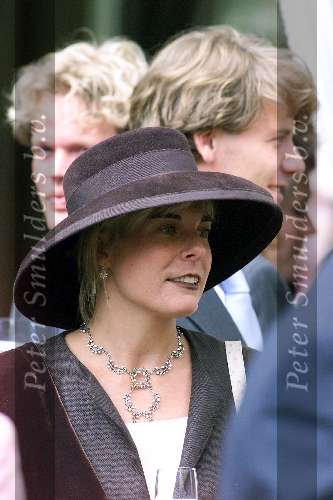 Utrecht 6 juli 2000
Prins Bernhard Jr en Annette Sekreve trouwen voor de wet in Utrecht.
Prinses Laurentien Brinkhorst