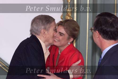 Den Haag 16 december 2000
Verloving van Prins Constantijn en Laurentien Brinkhorst.
Prins Claus, Koningin Beatrix, Laurens Jan Brinkhorst.

 

Peter Smulders bv