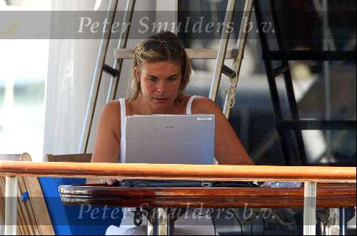 Porto Ercole 20 juli 2003
Prinses laurentien achter de laptop op Jumbo VI